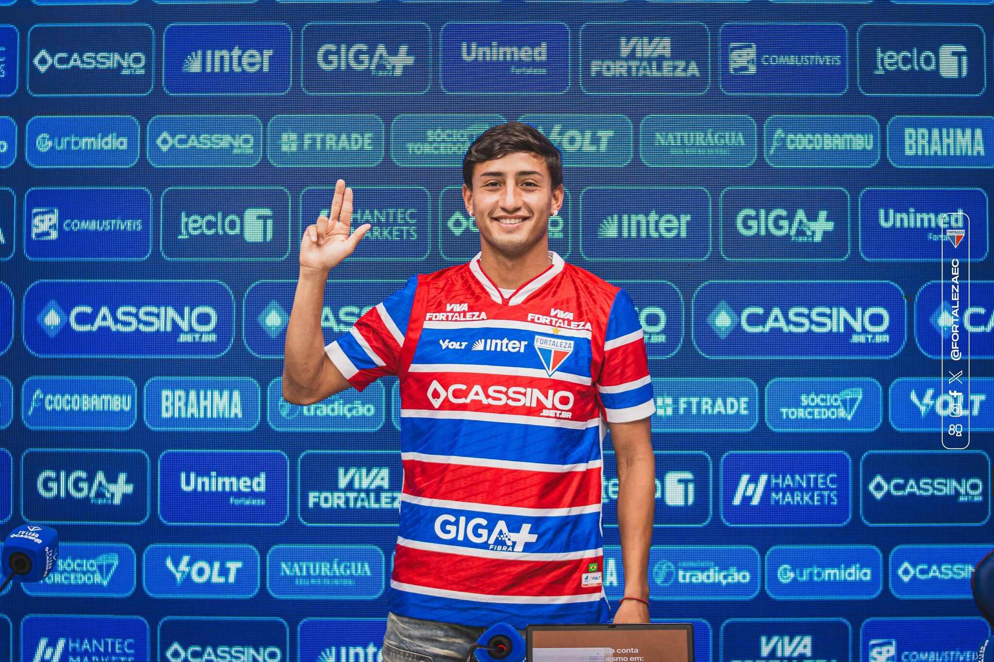 Tucu Herrera, atacante do Fortaleza, durante apresentação no clube