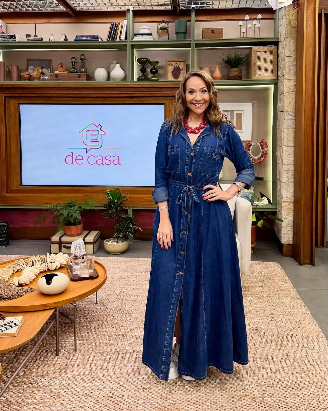 Imagem da apresentadora Maria Beltrão, do programa É de Casa