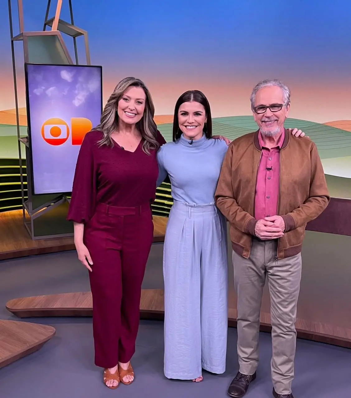 Apresentadores no estúdio do Globo Rural