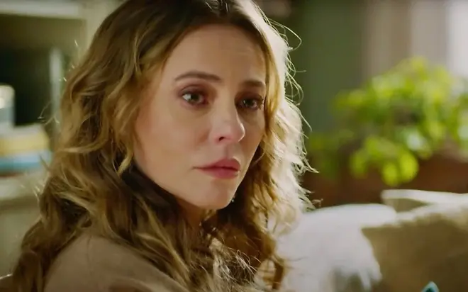 Paolla Oliveira interpreta a alcoolista Heleninha Roitman no remake de Vale Tudo