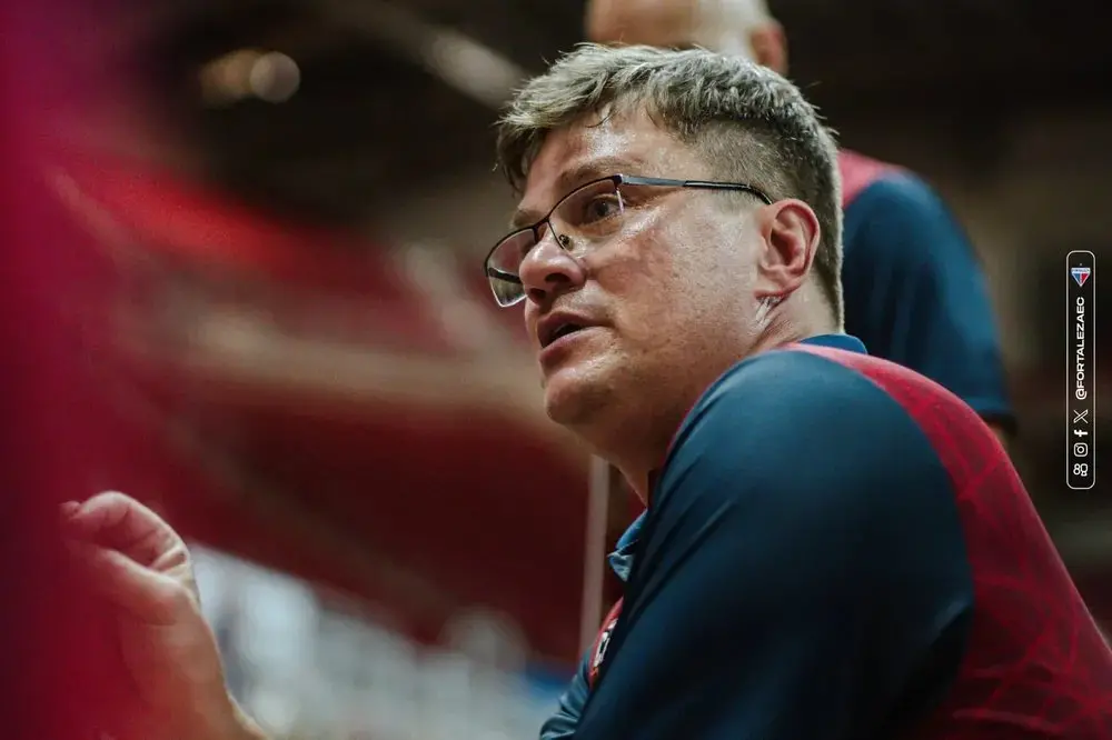 Foto de Flávio Espiga, ex-treinador do Fortaleza Basquete Cearense