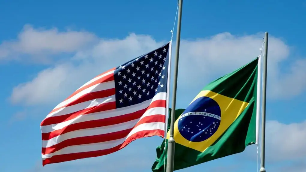 Bandeiras dos Estados Unidos e Brasil