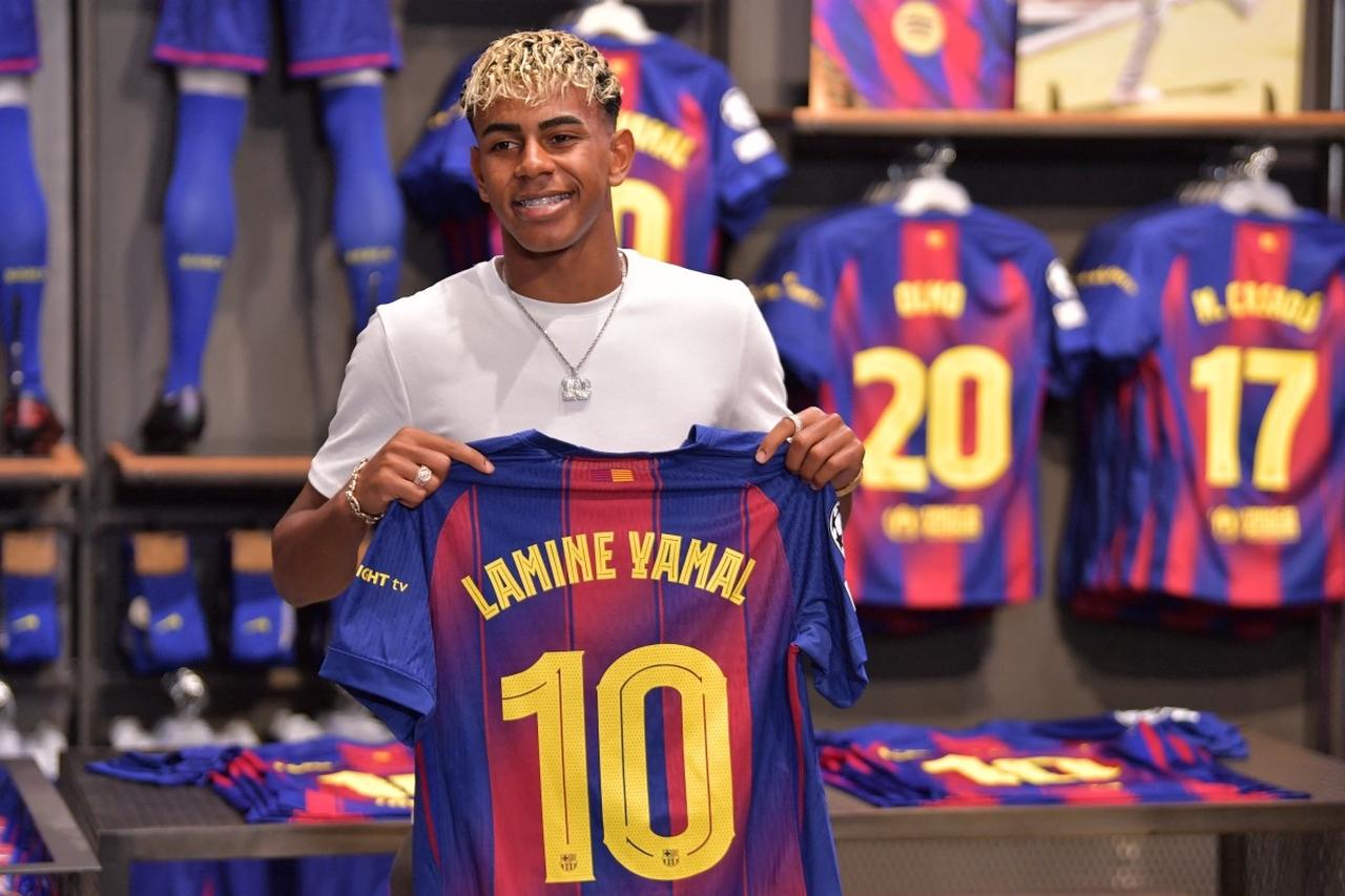Lamine Yamal herda icônica camisa 10 de Messi no Barcelona
