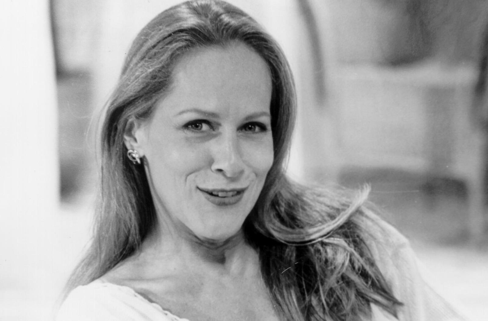 Lucinha Lins como Estela em A Viagem