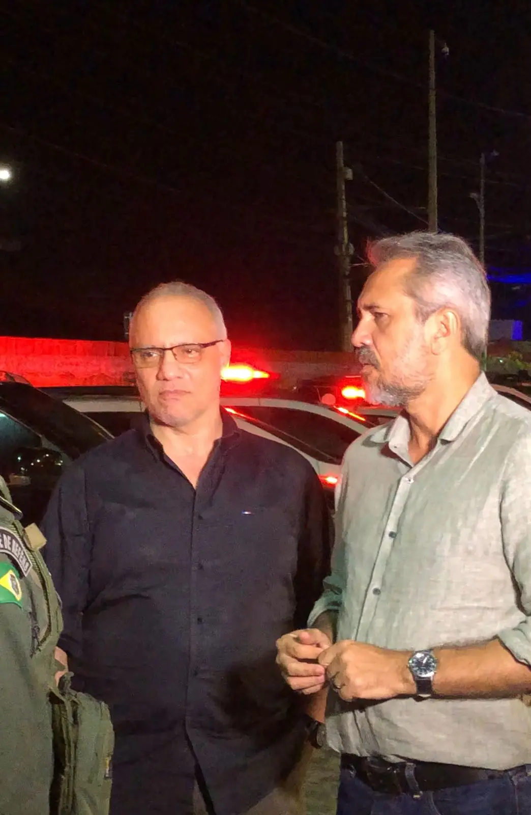 Foto do Secretário da segurança Roberto Sá e Elmano de Freitas