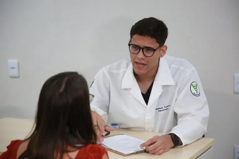 Médico em atendimento