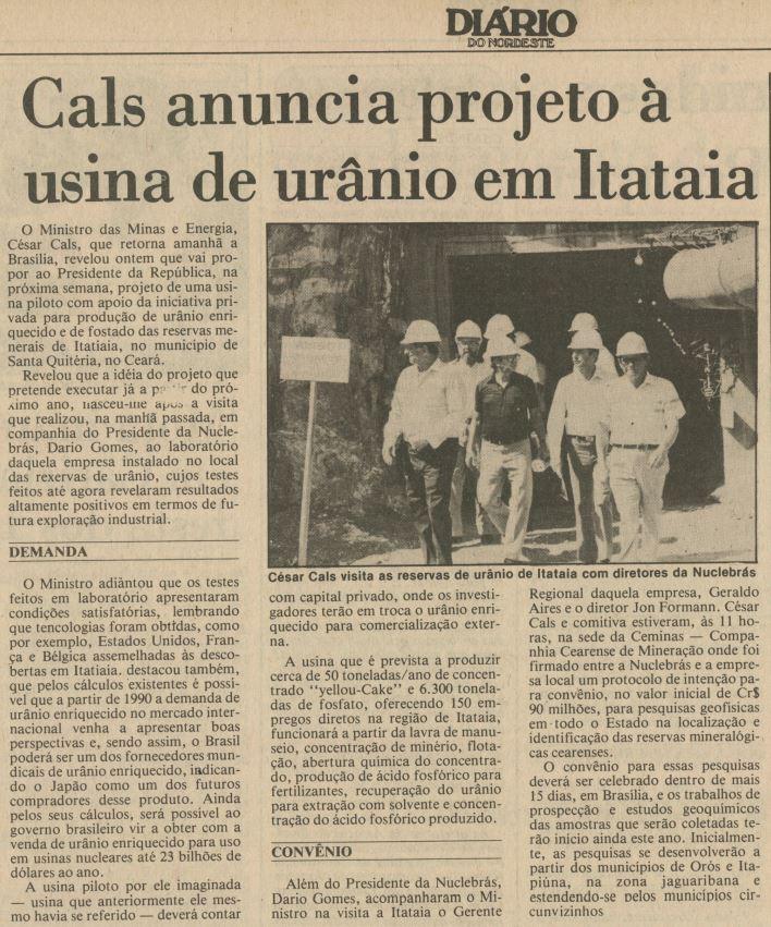 Fac-símile de uma reportagem do jornal Diário do Nordeste anunciando, em 1984, um projeto de usina de urânio em Itataia (Santa Quitéria–CE), com visita do então ministro César Cals e diretores da Nuclebrás ao local da mina.