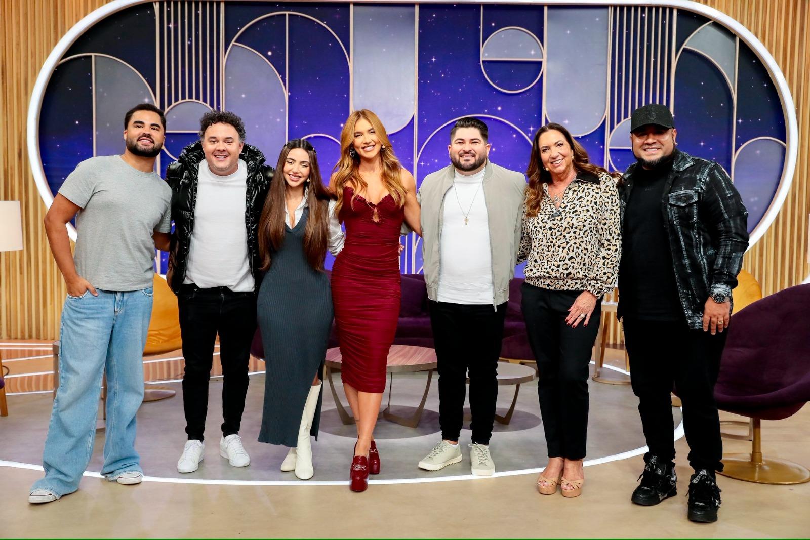 Virginia com os Barões da Pisadinha, o humorista Gui Santana e a apresentadora de games Nyvi Estephan