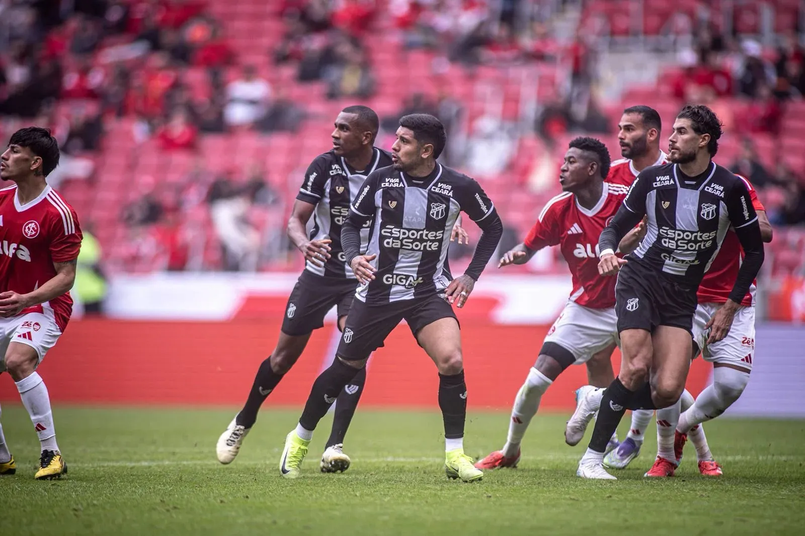 O Ceará e Inter fizeram um ótimo primeiro tempo no Beira-RIo