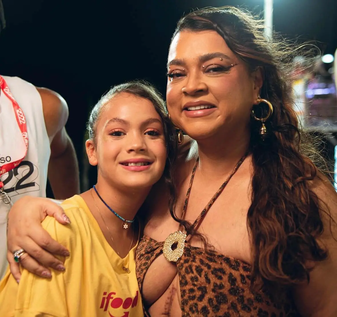 Preta Gil e Sol de Maria posam para foto durante evento