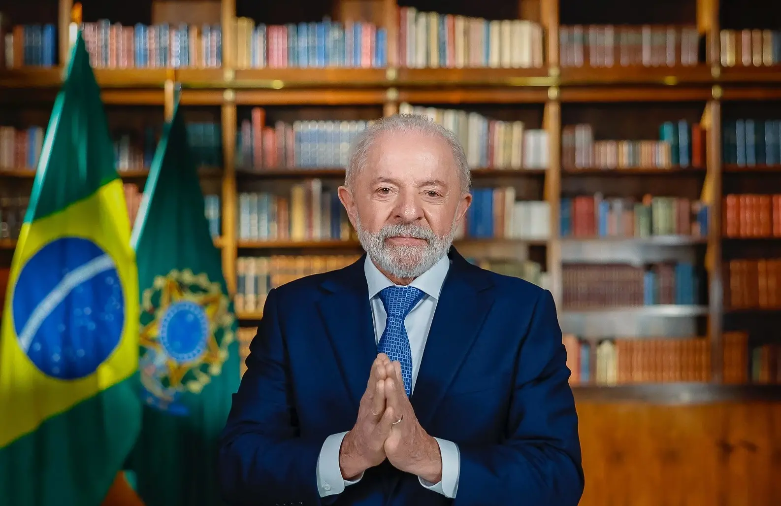 Lula em seu gabinete durante pronunciamento à população