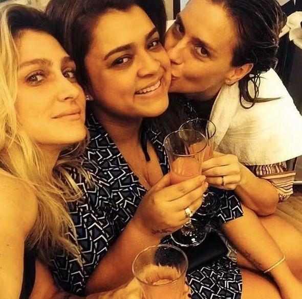 Preta Gil com as amigas Amora Mautner e Carolina Dieckmann 