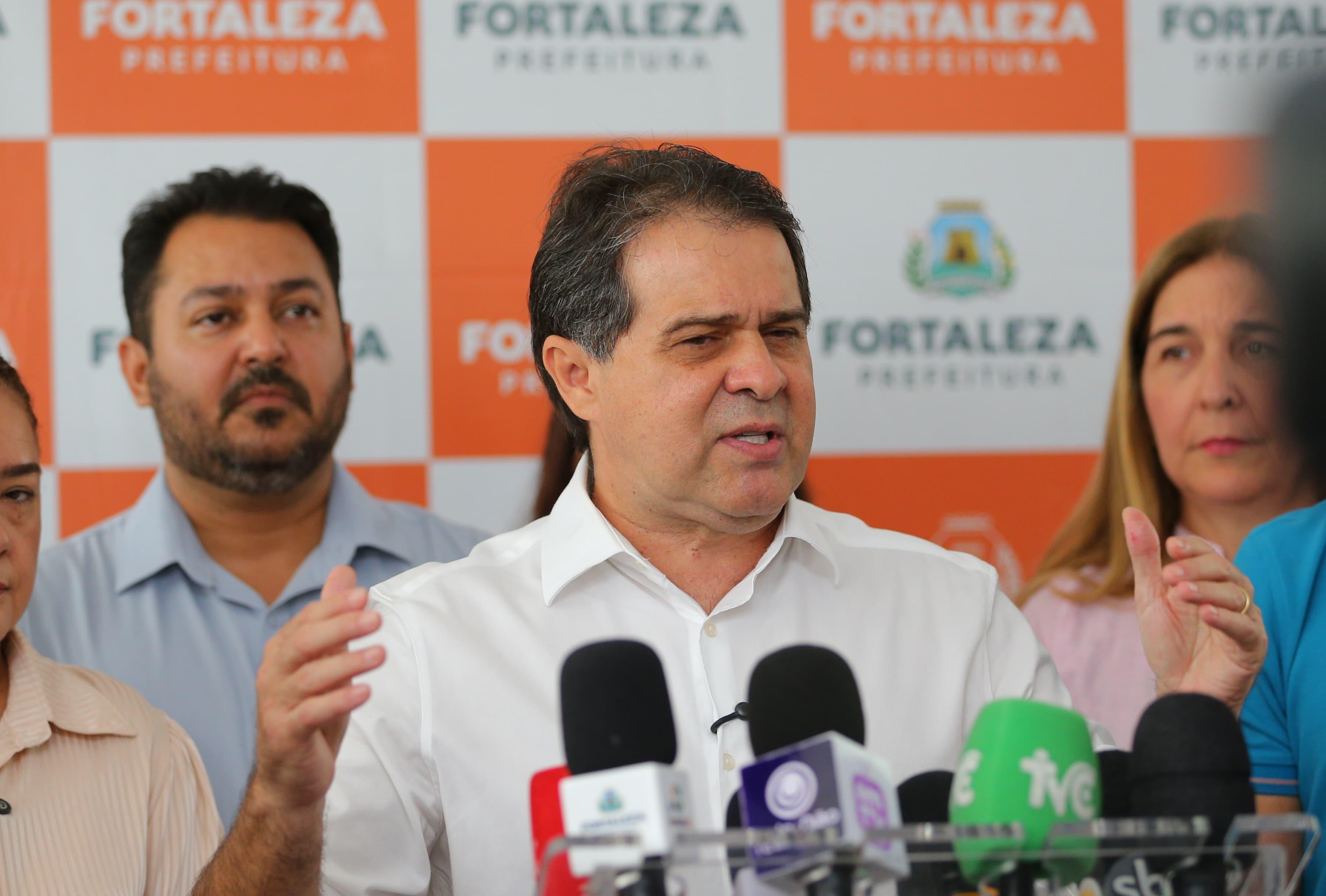 Evandro Leitão em coletiva para a imprensa