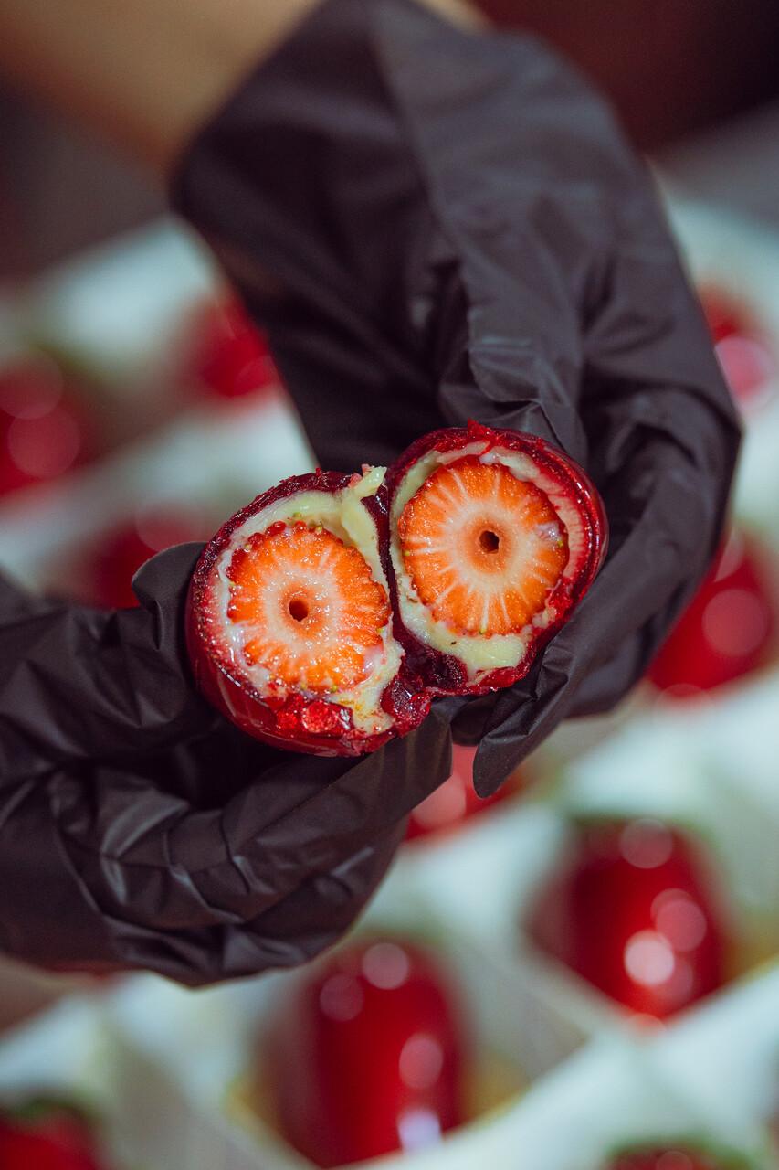 Imagem do morango do amor, doce que viralizou nas redes sociais