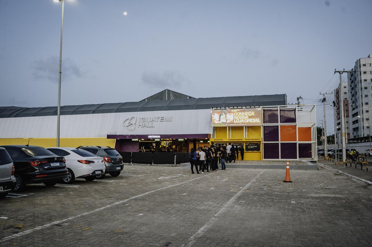 Fachada do Iguatemi Hall, no estacionamento do Iguatemi Bosque