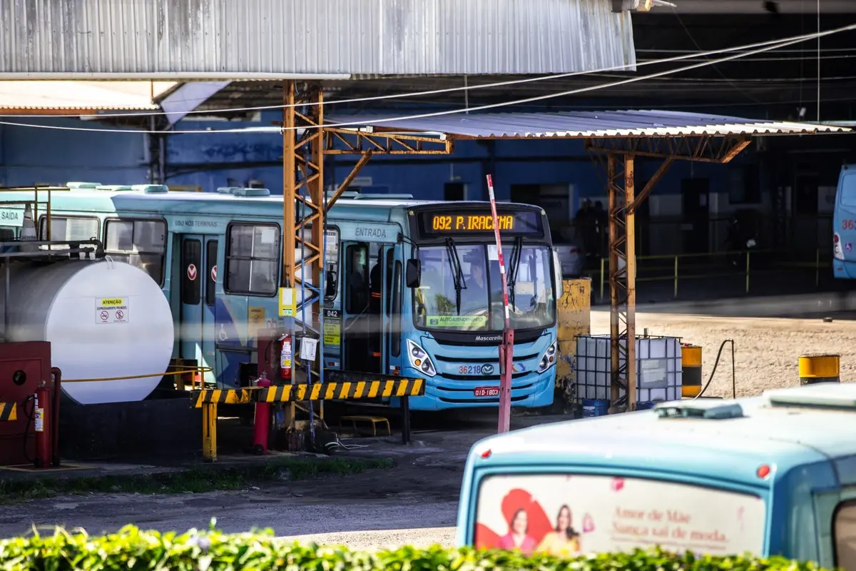 Foto da garagem de ônibus