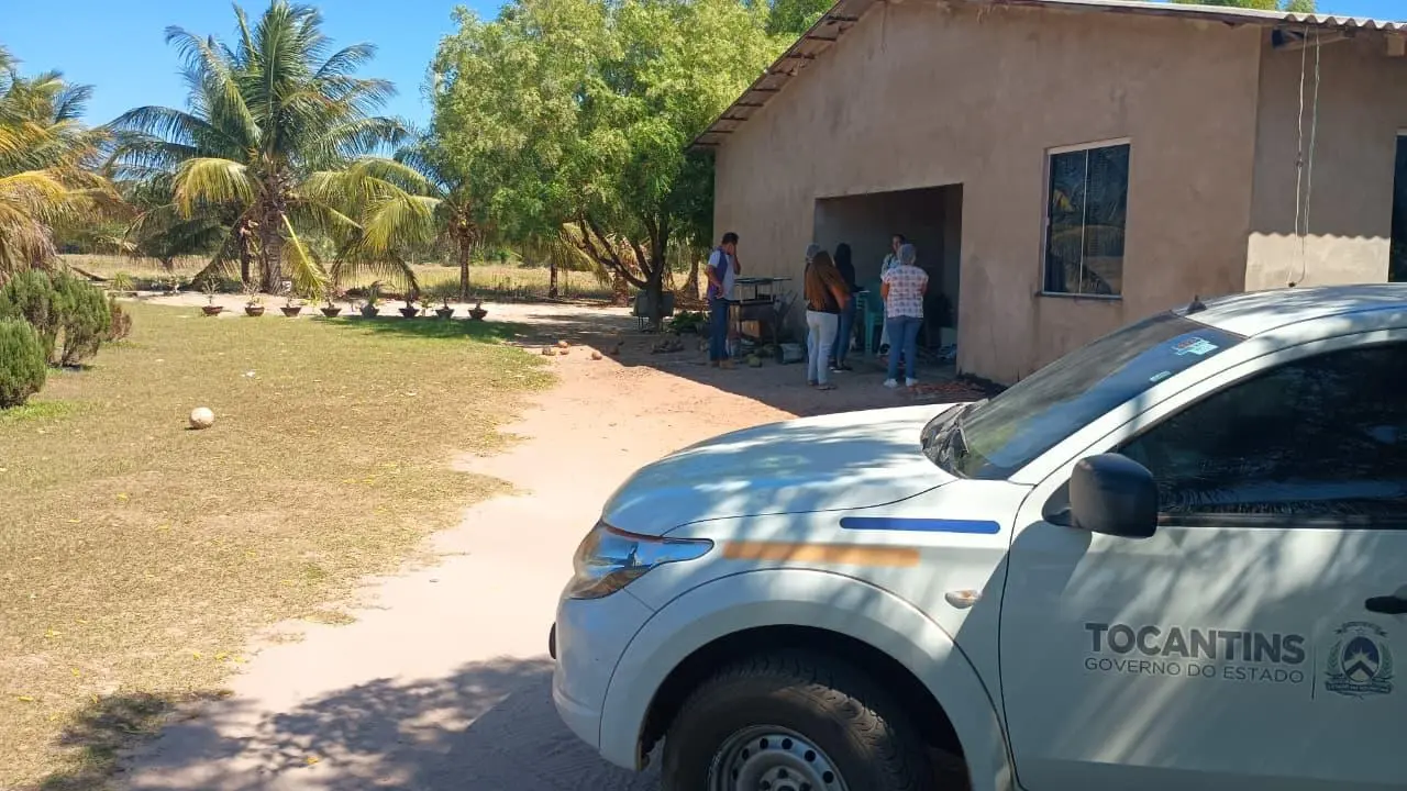 Profissionais de vigilância em saúde em ações de contenção necessárias, como orientações de isolamento e vacinação dos contatos das pessoas confirmadas com Sarampo