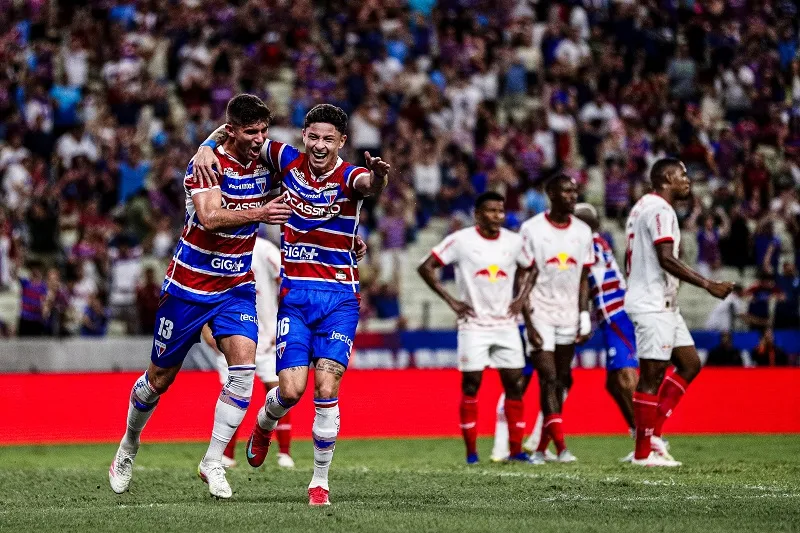 Kuscevic e Diogo Barbosa, jogadores do Fortaleza.