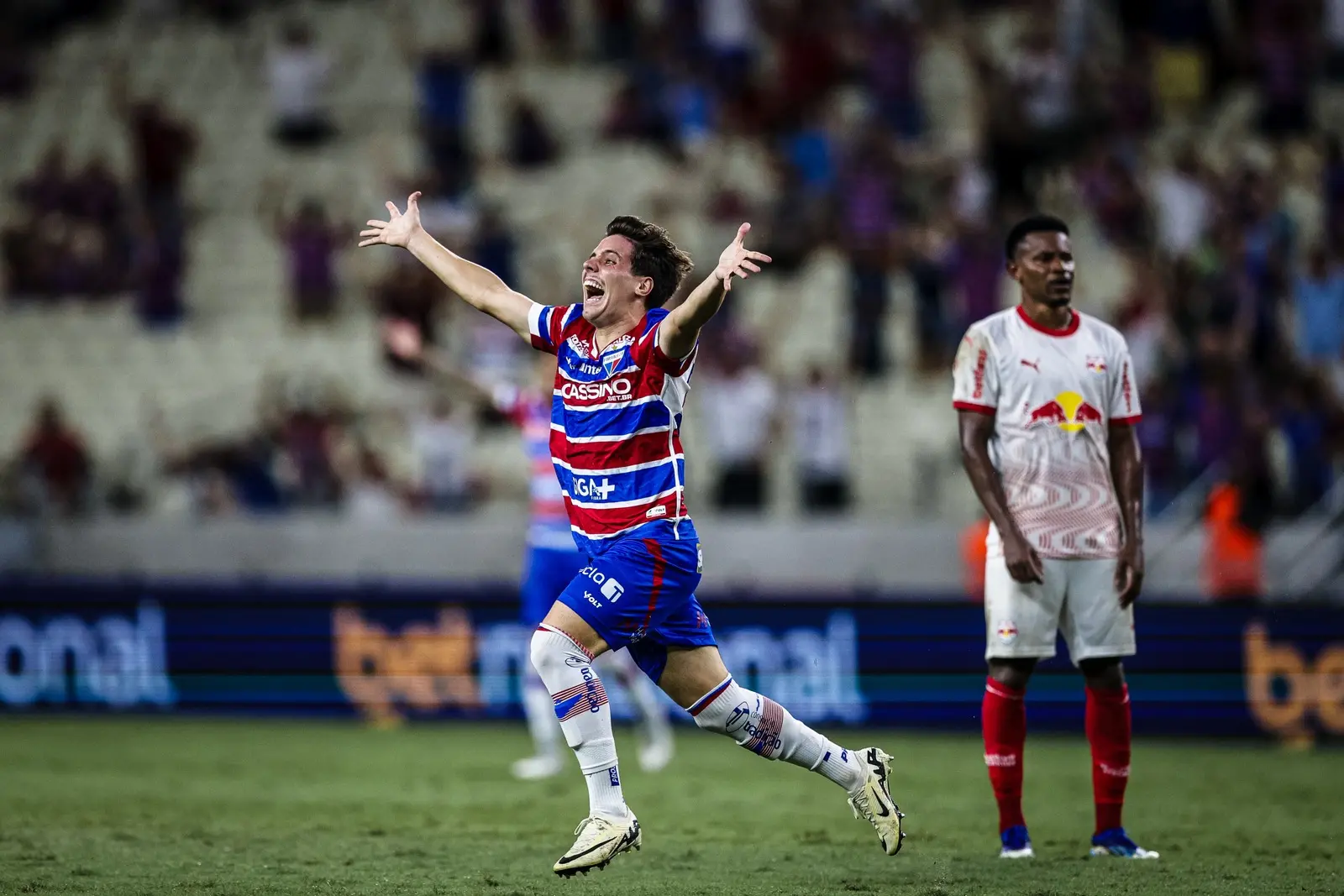 Lucca Prior comemora gol pelo Fortaleza