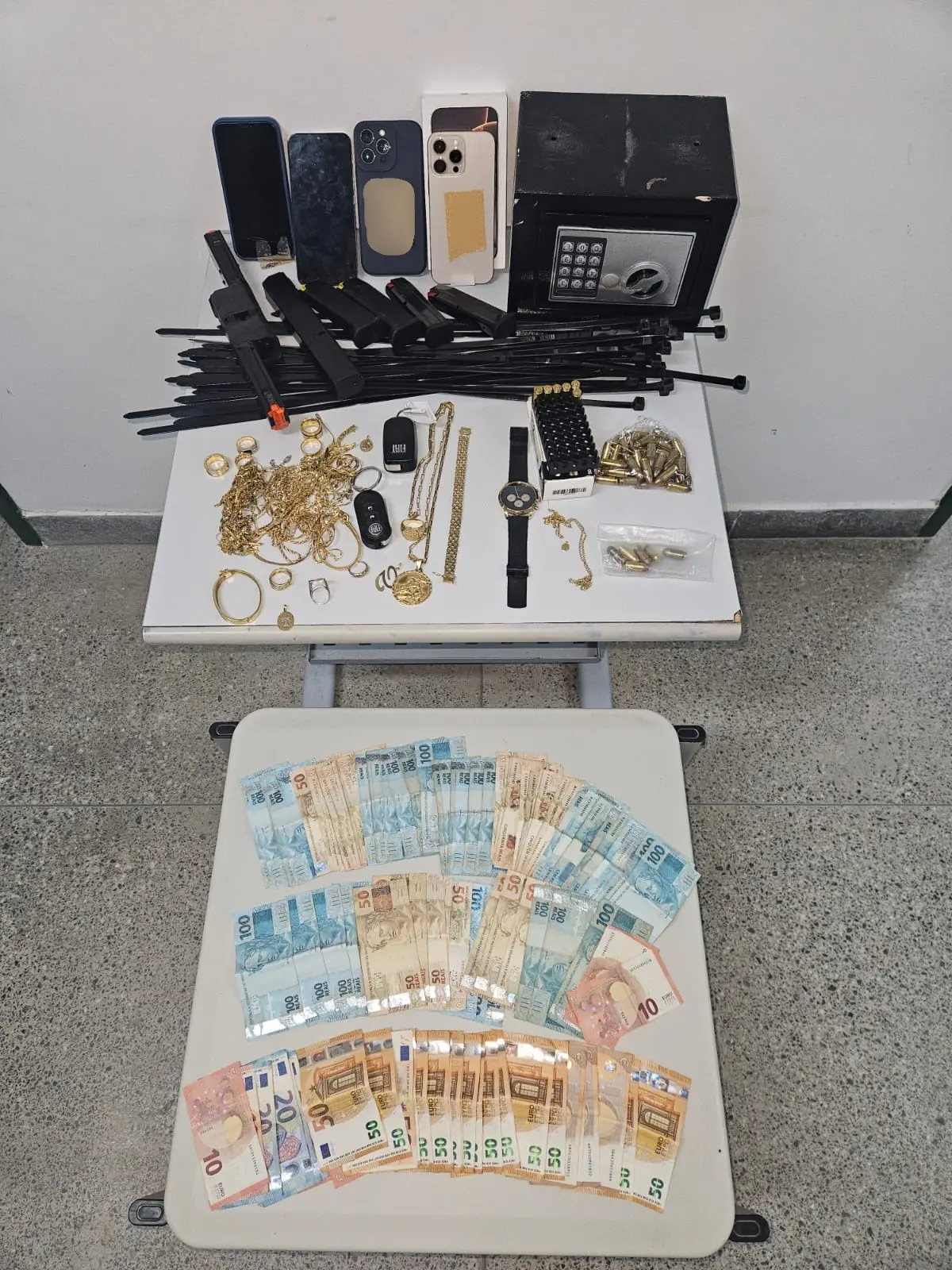 dinheiro joias assalto roubo