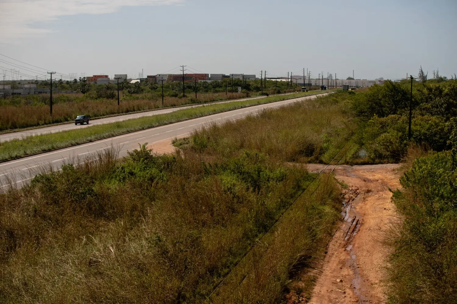 Foto que contém alças de acesso da CE-085 para a CE-155