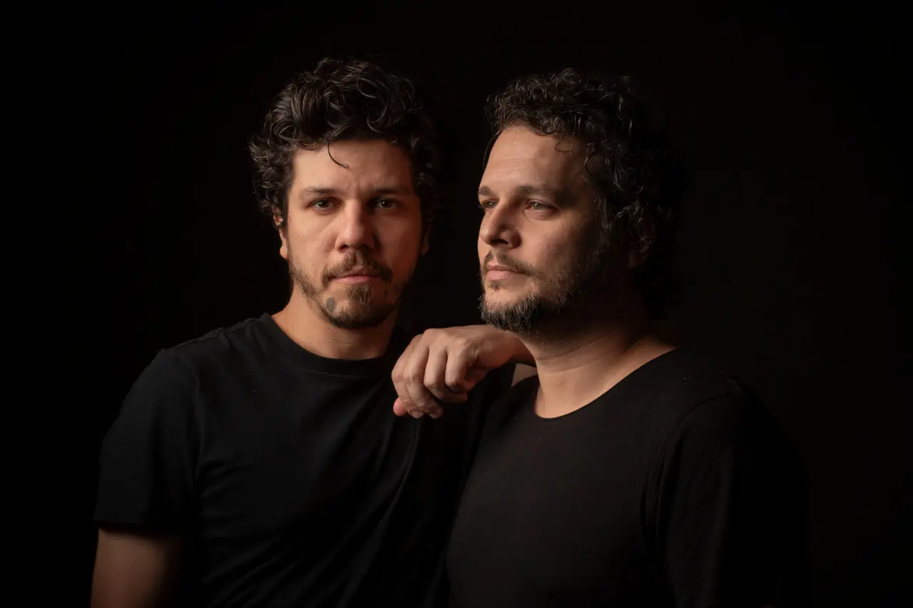 Helio Flanders e Reginaldo Lincoln, do Vanguart, fazem show em novo formato