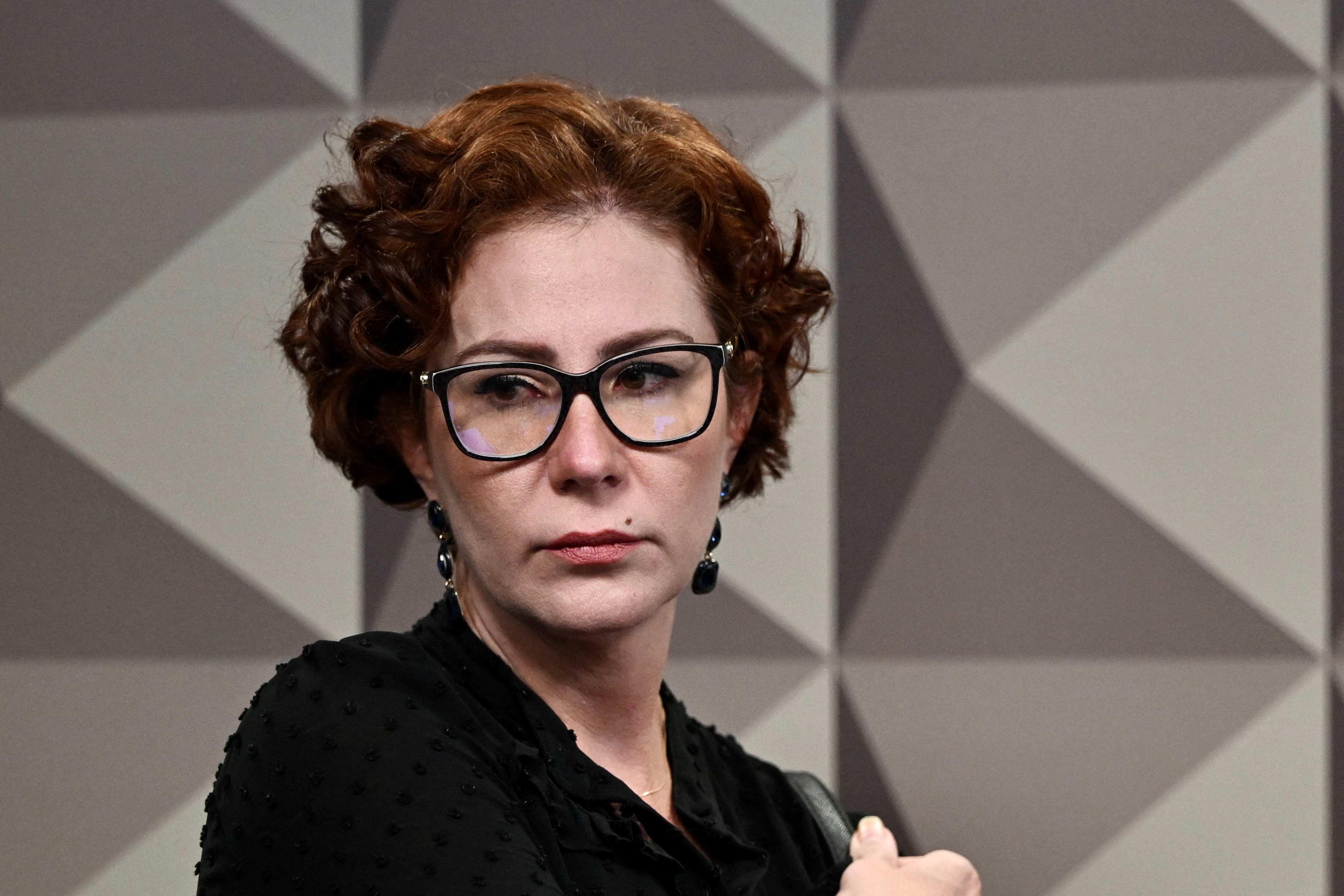 Imagem de Carla Zambelli, presa na Itália, para uma matéria perguntando se ela pode ser extraditada. Entenda o que acontece agora com a deputada