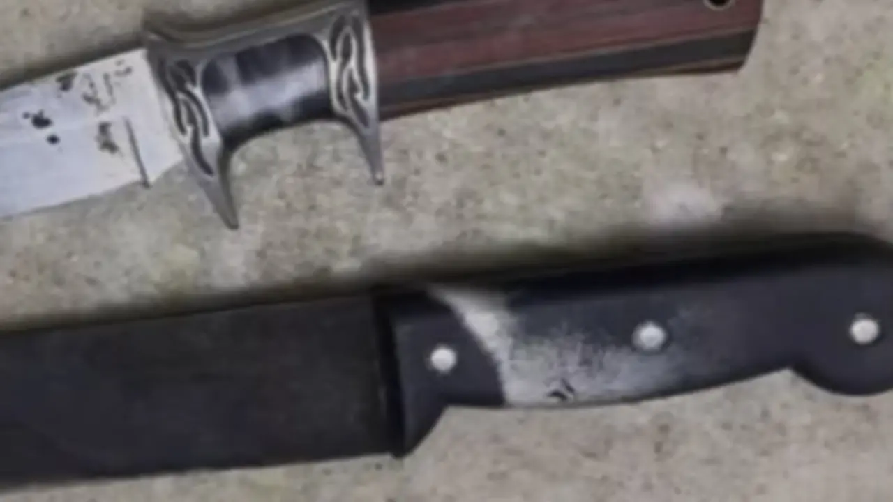Punhal e facão apreendidos com pai de criança