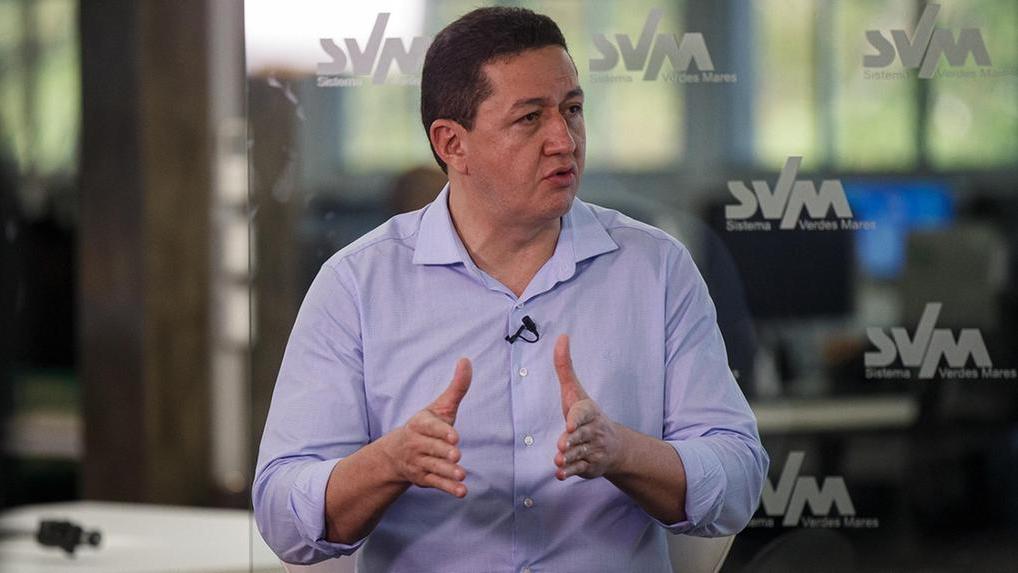 Glêdson Bezerra durante entrevista