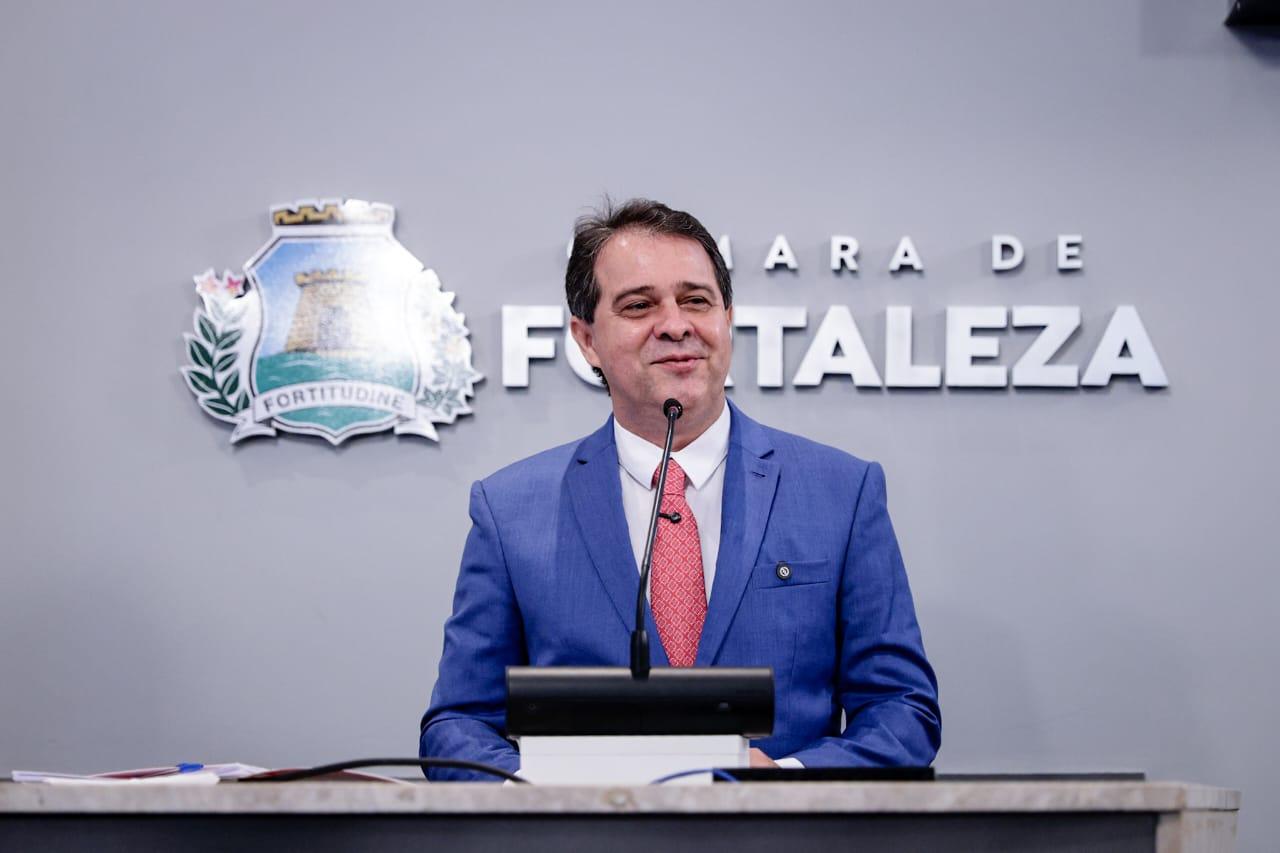 Evandro Leitão durante solenidade de reabertura dos trabalhos legislativos na Câmara Municipal de Fortaleza