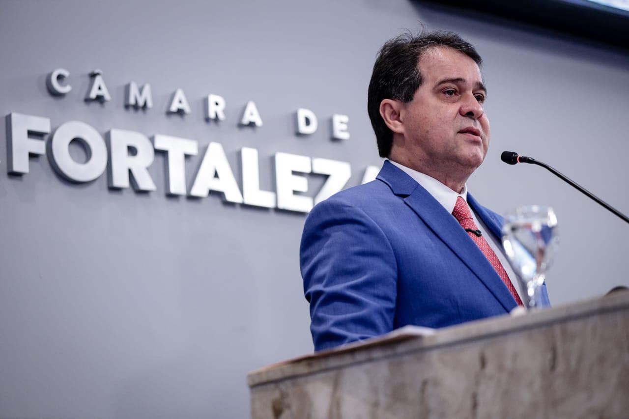 Prefeito de Fortaleza, Evandro Leitão, durante evento na Câmara Municipal