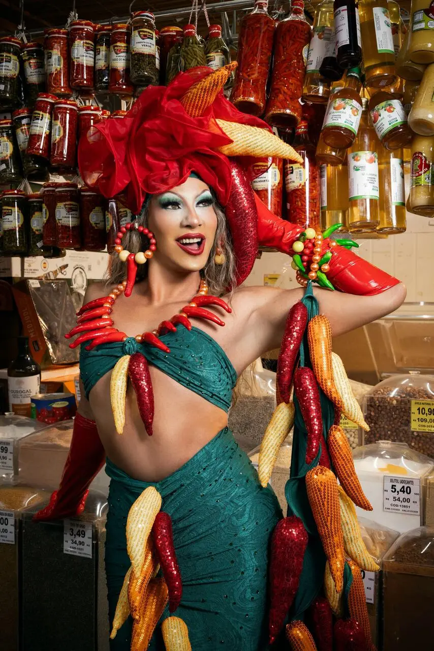 Performer se tornou conhecida pela participação em concursos e pelo trabalho no YouTube