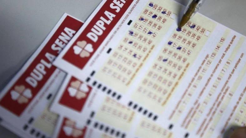 Imagem da notícia: Sem ganhadores, Dupla-Sena 2841 acumula e prêmio estimado chega a R$ 2 milhões; saiba como apostar