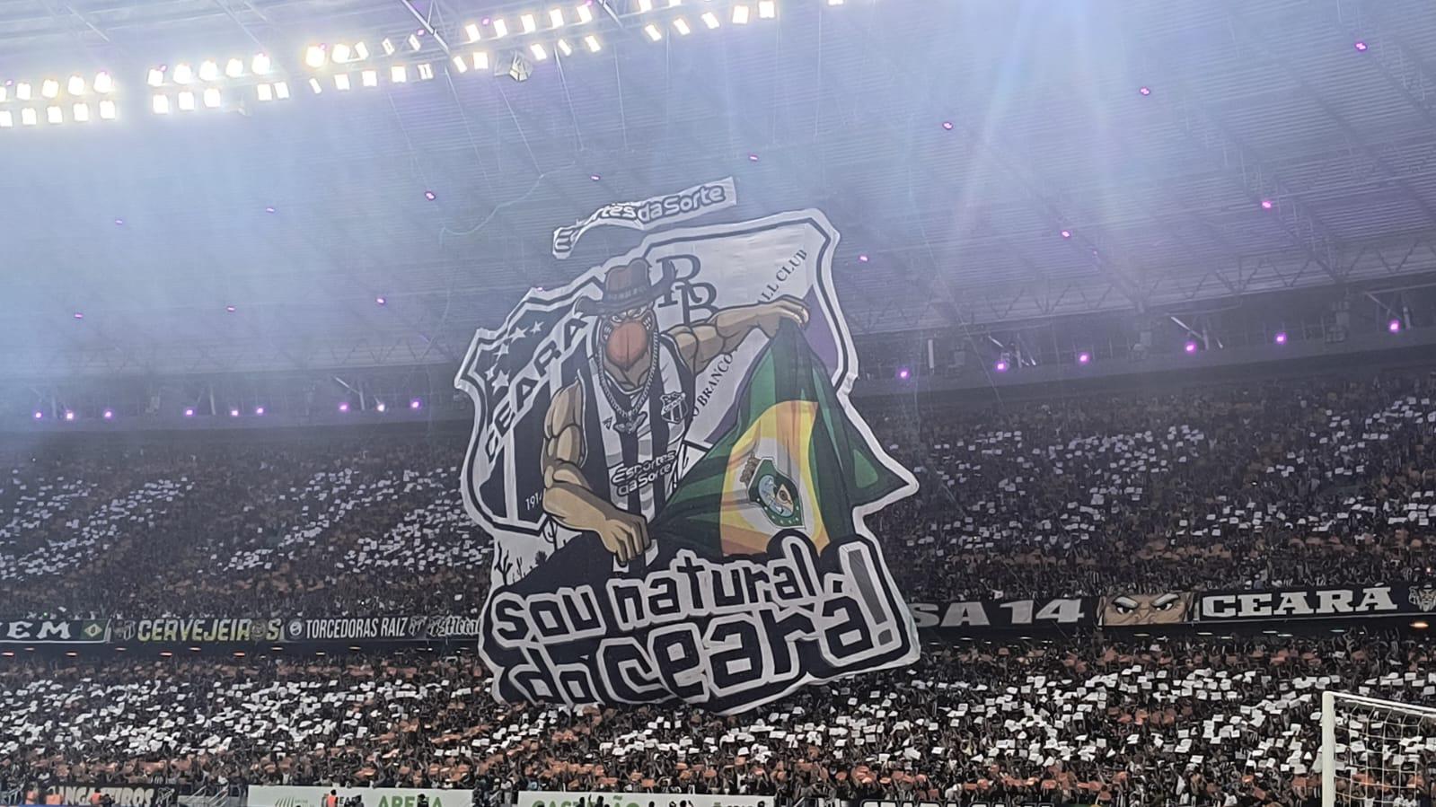 Torcida do Ceará fez mosaico em jogo contra o Flamengo