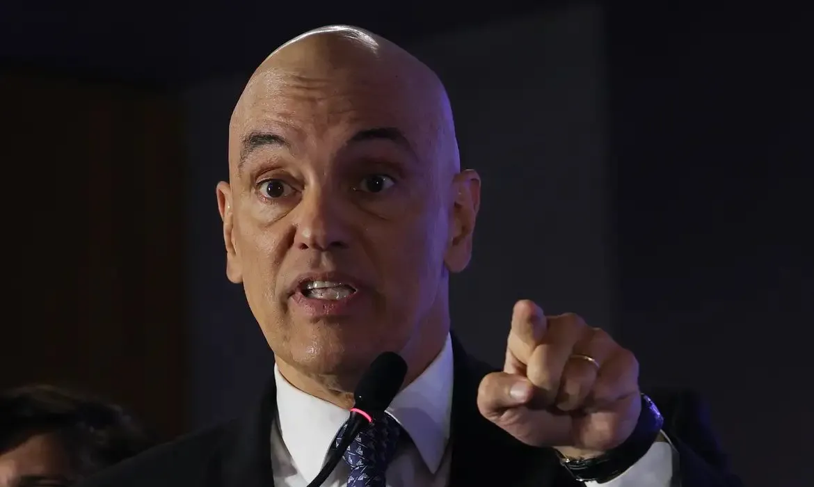 Moraes afirmou ainda que Bolsonaro ignorou e desrespeitou o STF, ao reiterar “sua conduta delitiva, diversas vezes