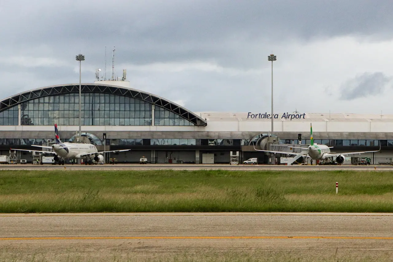 imagem do pátio de aeronaves do aeroporto internacional de fortaleza