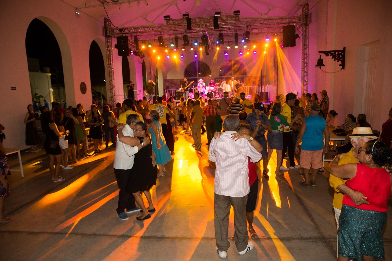 Na imagem, registro do programa Baila Comigo, realizado pelo Complexo Estação das Artes