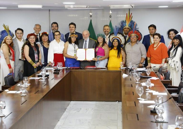 Foto oficial com autoridades