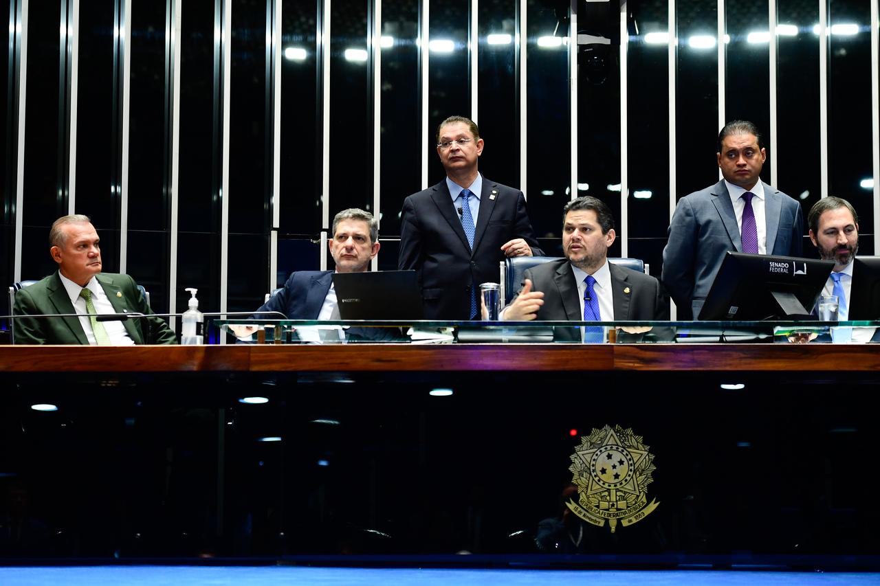 Sessão no Senado Brasileiro após protestos e paralisação