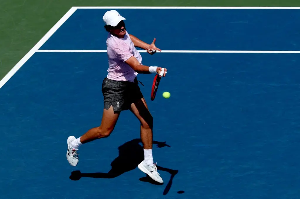 Foto de João Fonseca busca virada e estreia com vitória sobre chinês no Masters de Cincinnati
