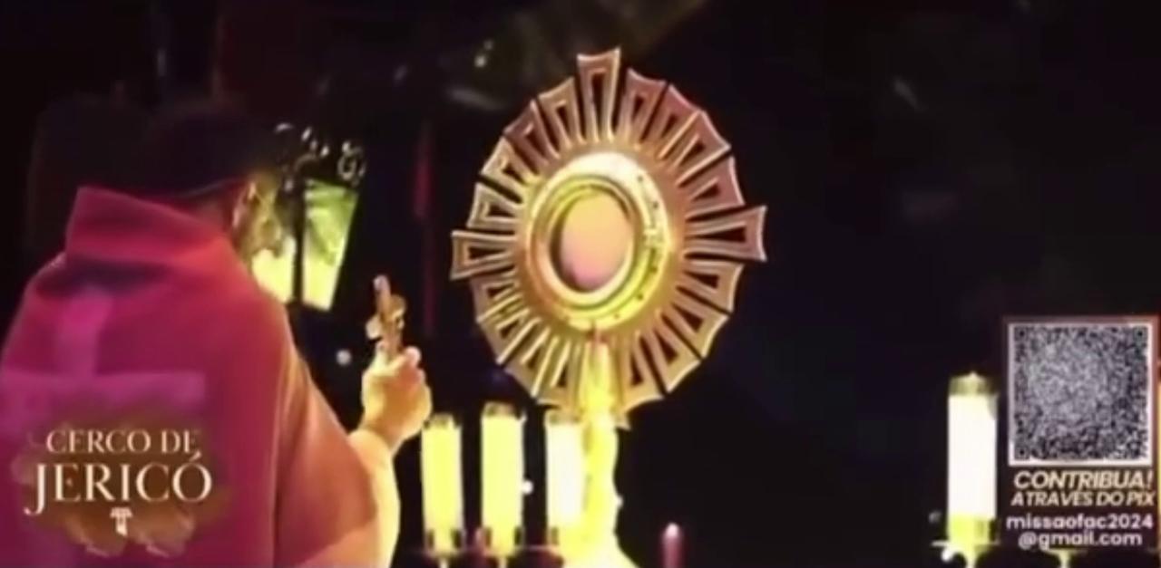 Captura de tela de transmissão de evento religioso onde foi lida oração que comparou homossexualismo e lesbianismo a doenças