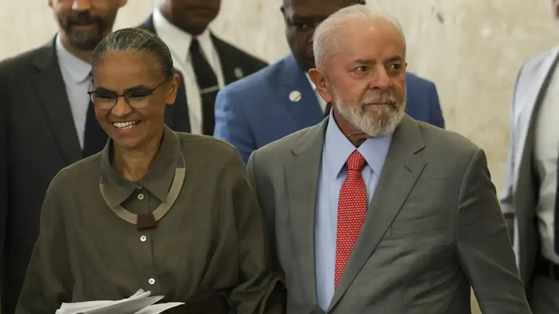 Ministra Marina Silva, ao lado do presidente Lula