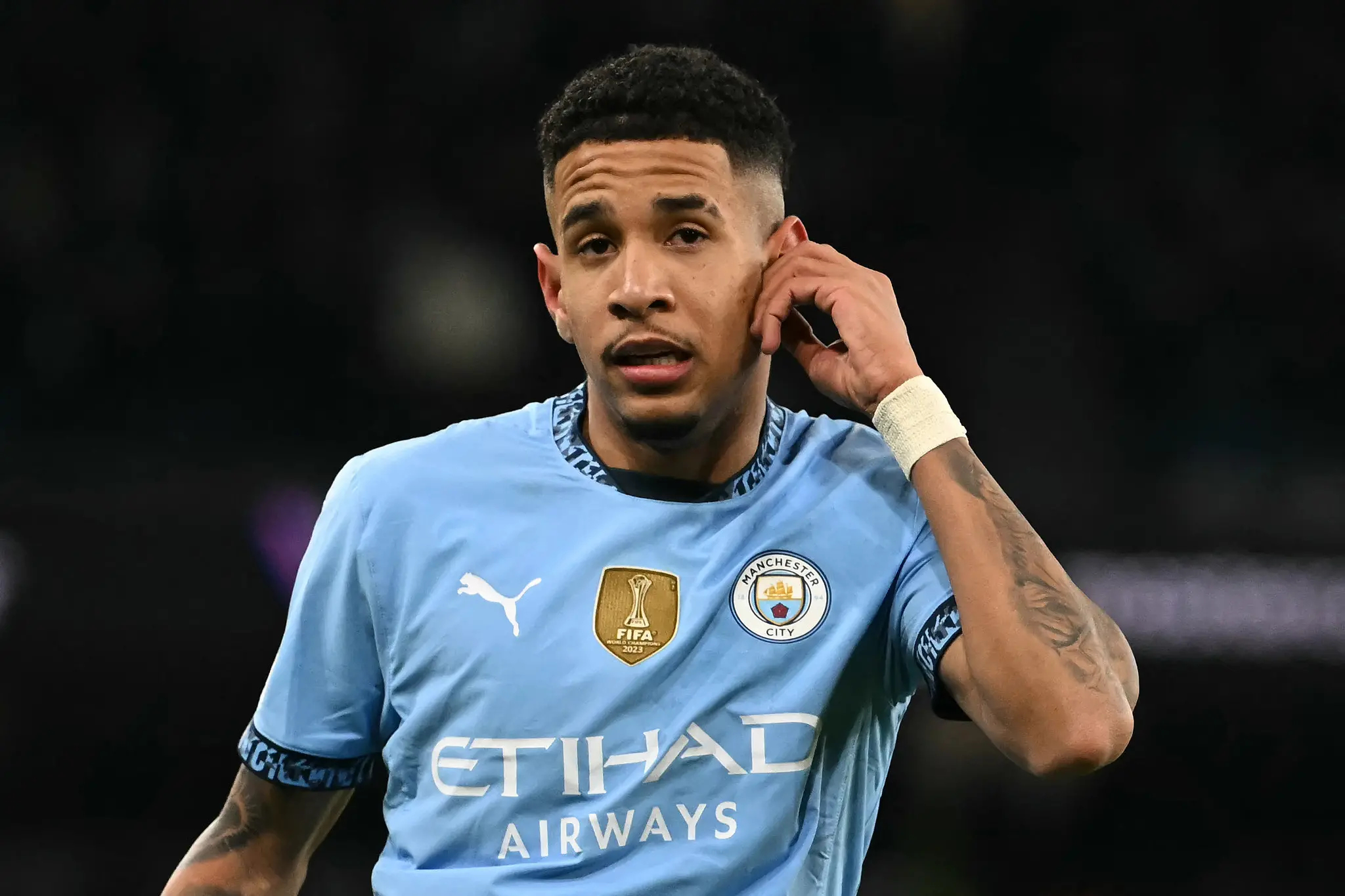 Foto do brasileiro Savinho, do Manchester City, durante partida