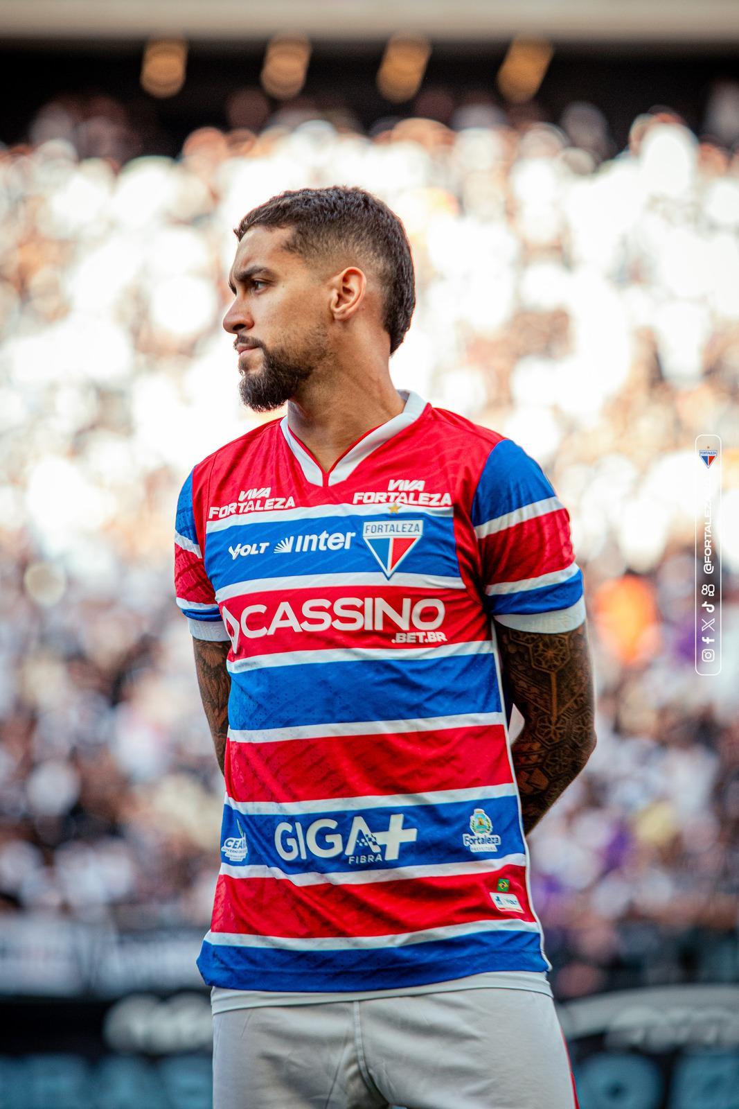 Matheus Pereira em ação pelo Fortaleza