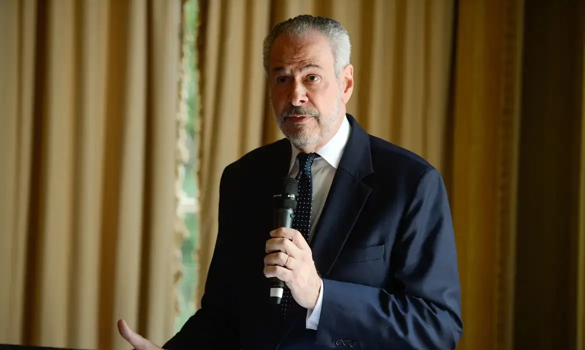 Embaixador André Corrêa do Lago