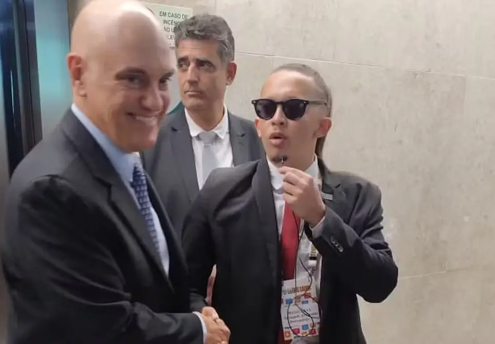 Imagem de Alexandre de Moraes encontrando com Mizael no STF