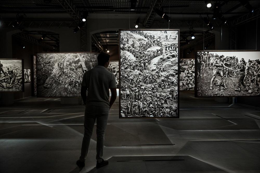 Na imagem, registro da exposição sobre Sebastião Salgado na Caixa Cultural Fortaleza