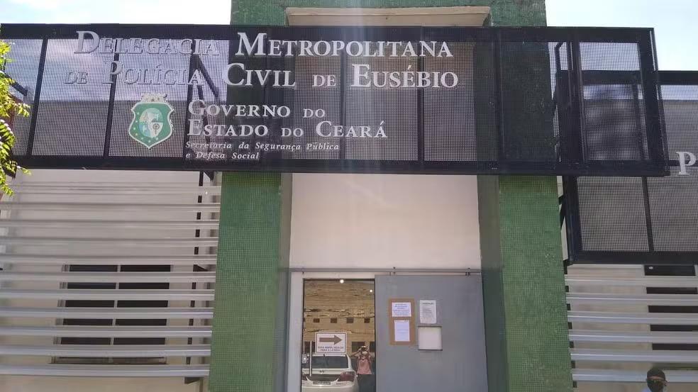 Foto da fachada da Delegacia Metropolitana do Eusébio, da Polícia Civil do Ceará
