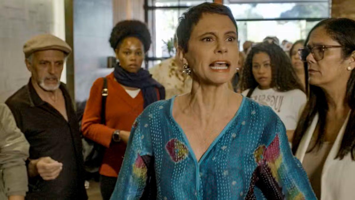 Cena de vale tudo onde celina impede clientes de restaurante de comer maionese envenenada com salmonella