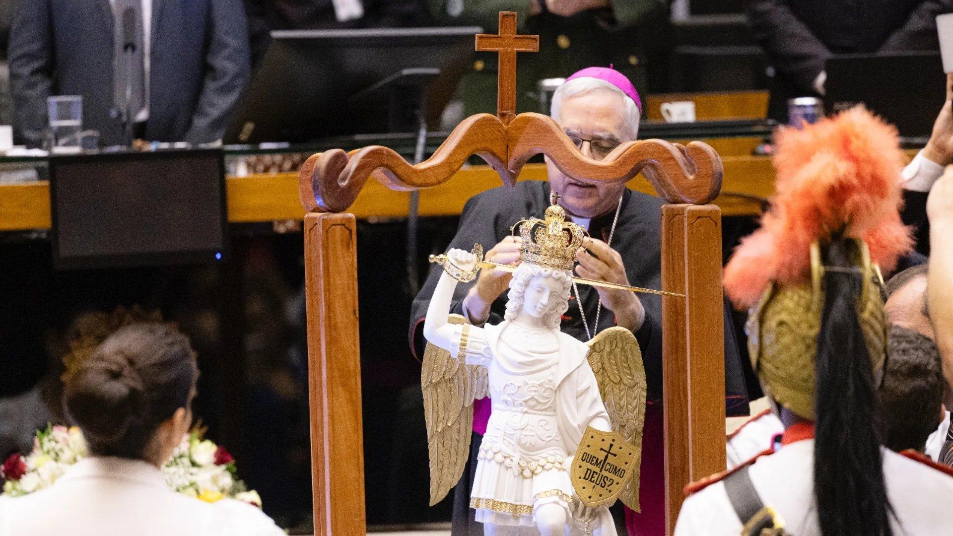 Imagem oficial de São Miguel Arcanjo